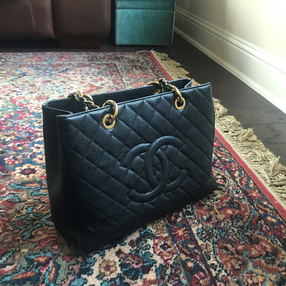 Chanel Grand Shopping Tote - Picture 4 of 7